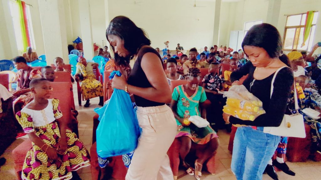 Kpalimé: L’association ACTION POUR LE DÉVELOPPEMENT DE L’AFRIQUE généreuse envers les orphelins