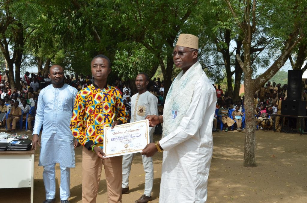 Togo/Tchaoudjo : Remise du Prix Faure Essozimna GNASSINGBE par l’Association Synergie Plus, parrainé par le Commissaire ADOYI