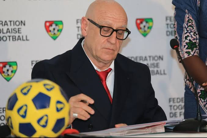 Togo : Aristide Kuevidjin rejoint le staff des Éperviers dans une équipe technique renouvelée par Patrice Neveu