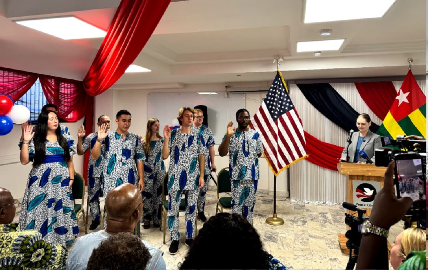 Corps de la Paix : huit nouveaux volontaires américains renforcent le programme d’éducation au Togo