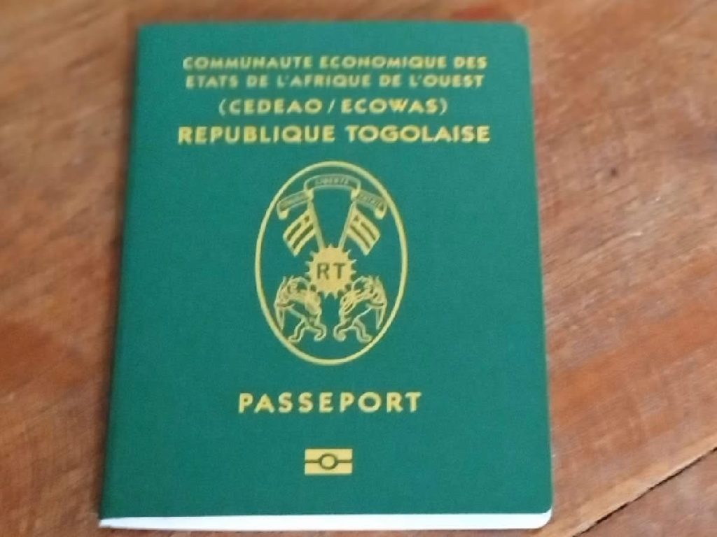 Togo : ce qu’il faut savoir avant de déchirer ou brûler un passeport