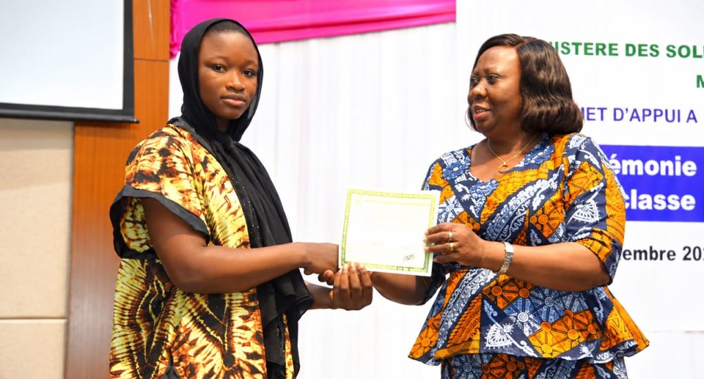 Togo : 4 200 élèves filles bénéficieront gratuitement du certificat de nationalité