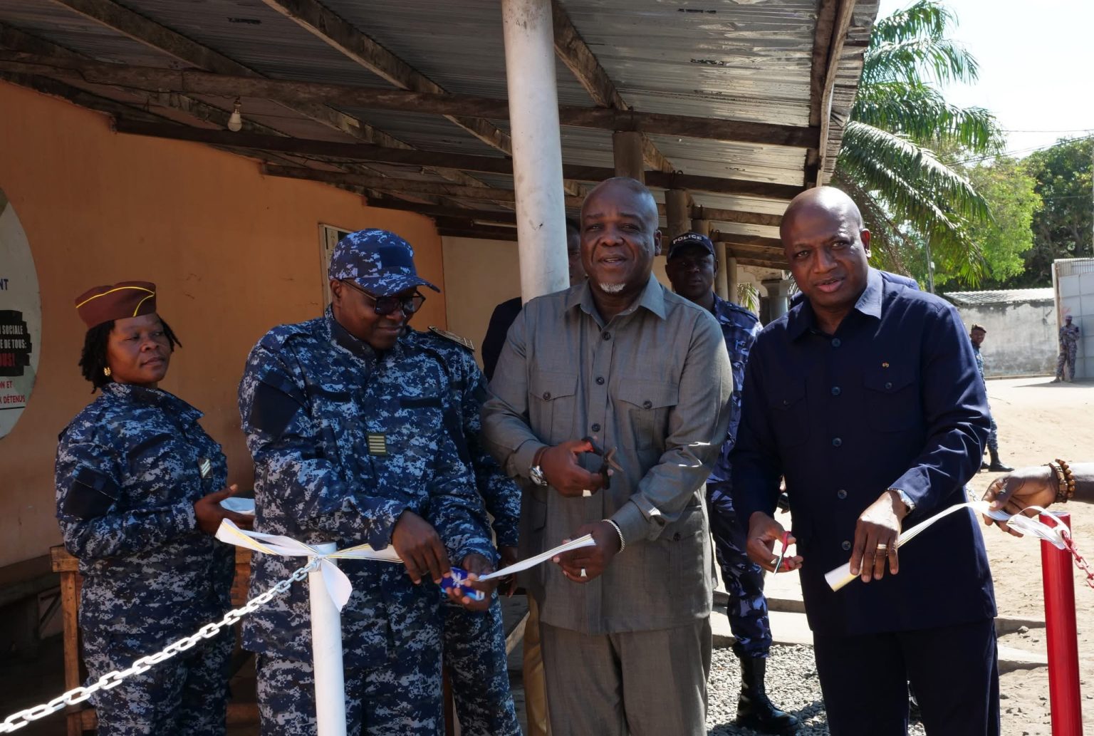 Togo : Me Pacôme Adjourouvi accélère la modernisation des contrôles dans les prisons togolaises